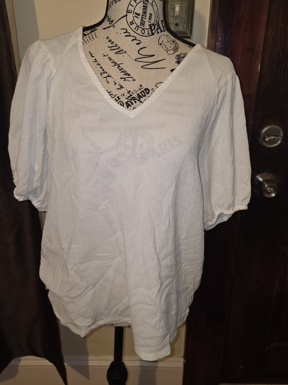 Vince Camuto Short Sleeve V-Neck Gauze Top Medium